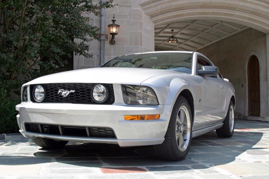  Ford Mustang GT 2005 года  (фото 98 из 209)